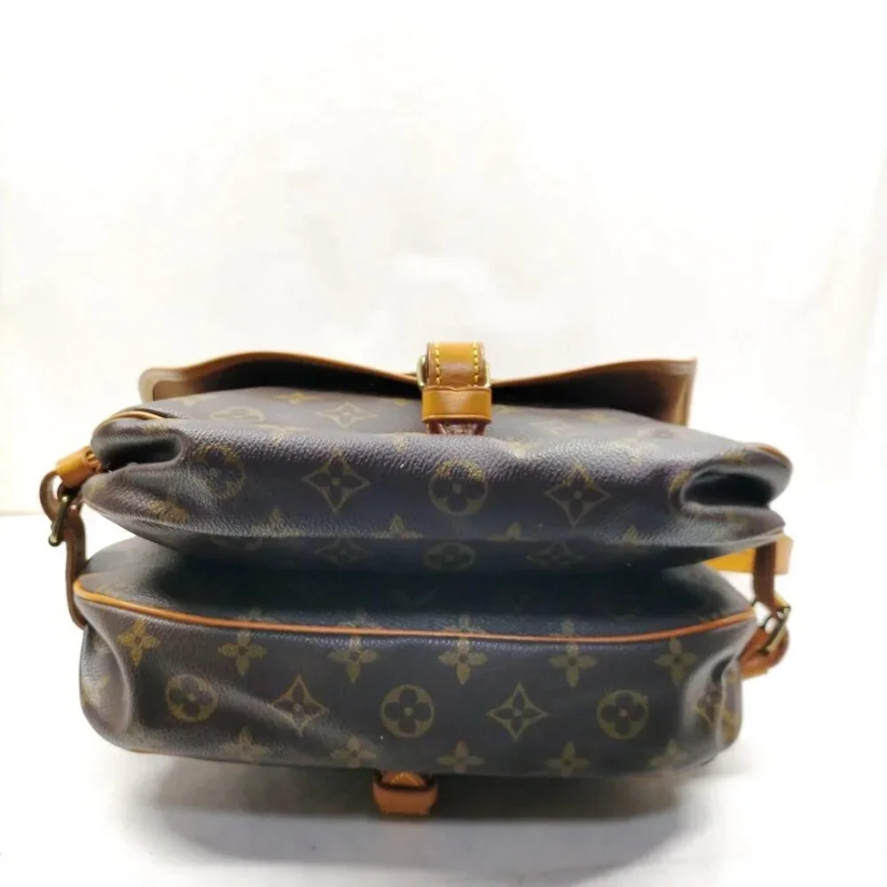 Louis Vuitton LV Crossbody bag Saumur 30 Brown Monogram 686-042525